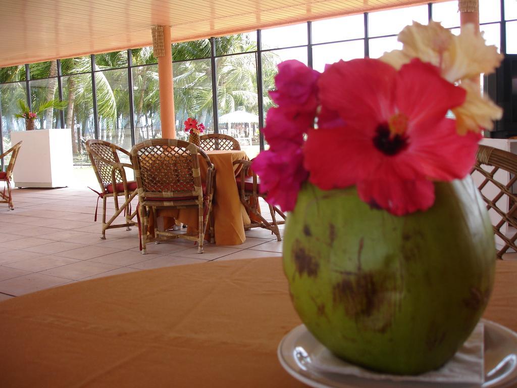 פורטאלזה Marina Park Hotel מראה חיצוני תמונה A coconut drink